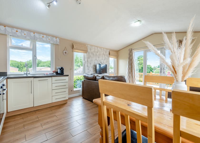 Oak Place Partial Lake View - Wigmore Lakes Lodges, Wattleborough, Nr Shrewsbury