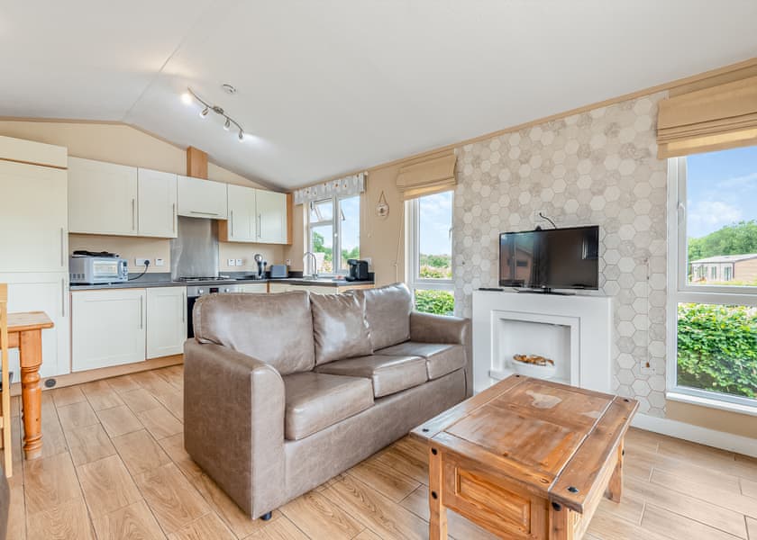 Oak Place Partial Lake View - Wigmore Lakes Lodges, Wattleborough, Nr Shrewsbury