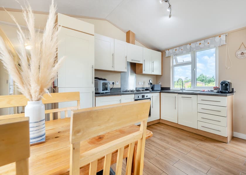 Oak Place Partial Lake View - Wigmore Lakes Lodges, Wattleborough, Nr Shrewsbury