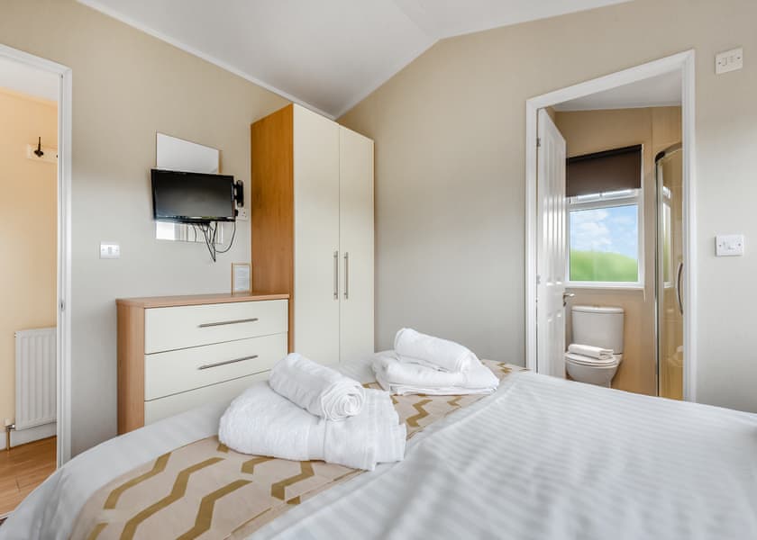 Oak Place Partial Lake View - Wigmore Lakes Lodges, Wattleborough, Nr Shrewsbury