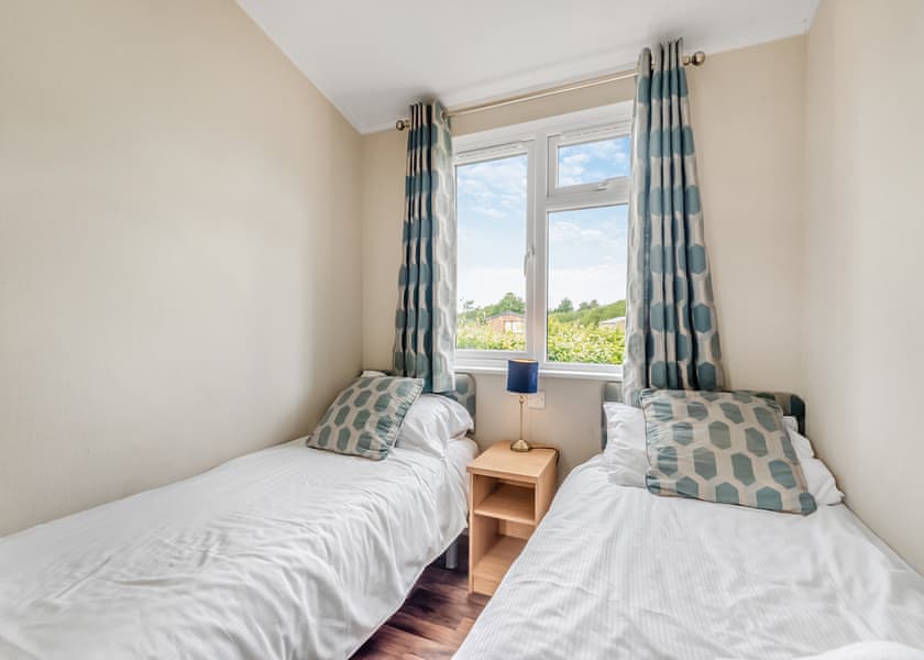 Oak Place Partial Lake View - Wigmore Lakes Lodges, Wattleborough, Nr Shrewsbury