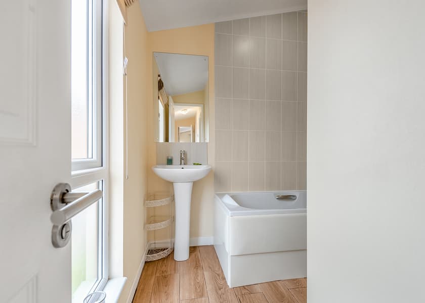 Oak Place Partial Lake View - Wigmore Lakes Lodges, Wattleborough, Nr Shrewsbury