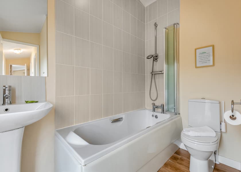 Oak Place Partial Lake View - Wigmore Lakes Lodges, Wattleborough, Nr Shrewsbury