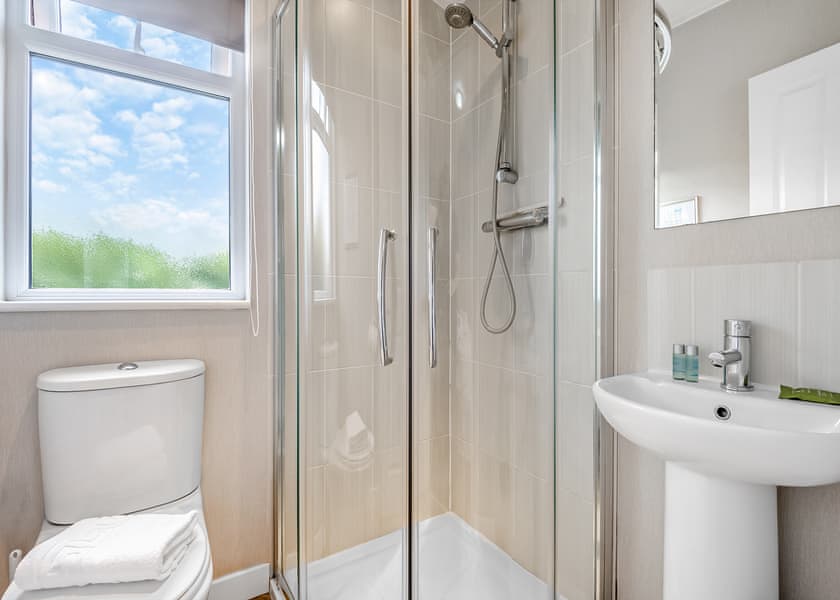 Oak Place Partial Lake View - Wigmore Lakes Lodges, Wattleborough, Nr Shrewsbury