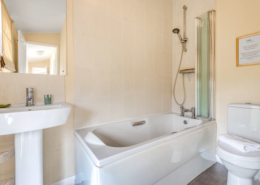 Wigmore Hill View - Wigmore Lakes Lodges, Wattleborough, Nr Shrewsbury