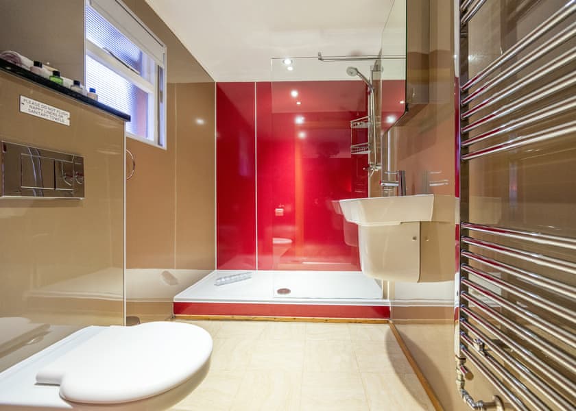 Otter River View Lodge - Wildside Highland Lodges at Loch Ness, Whitebridge, Nr Loch Ness