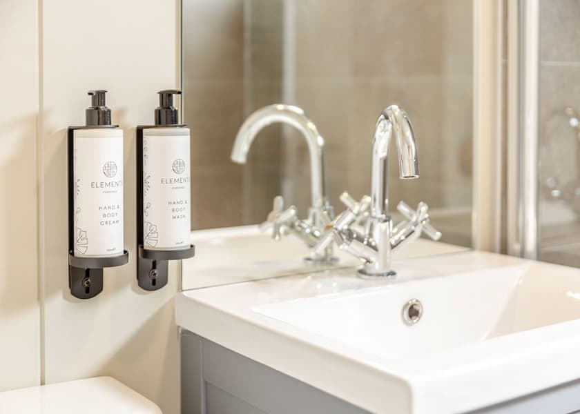 Hazel View Lodge - Windmill Retreat & Spa, Glastonbury