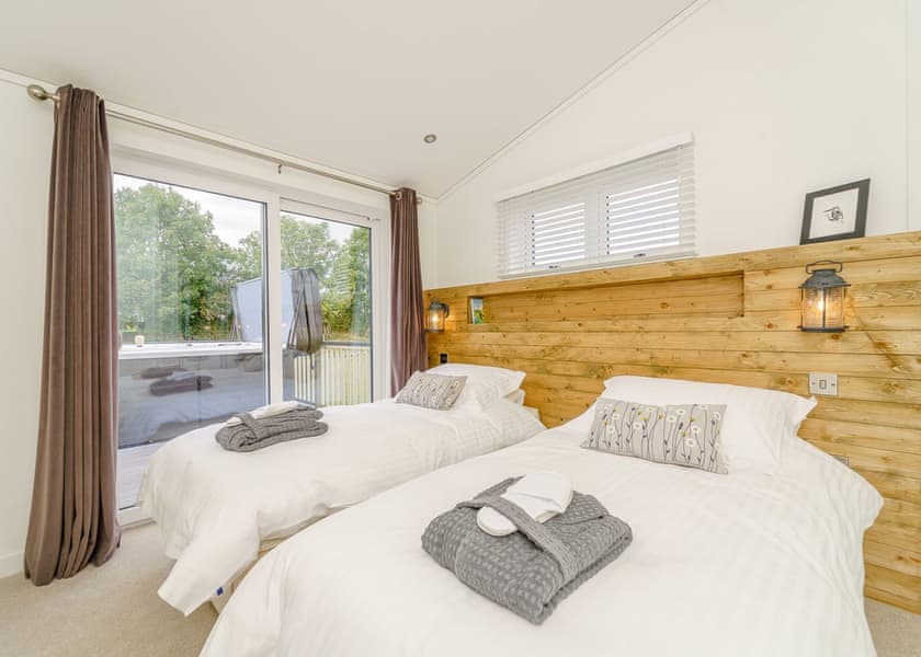 Kingfisher - Winston Farm Lodges, Tetchill