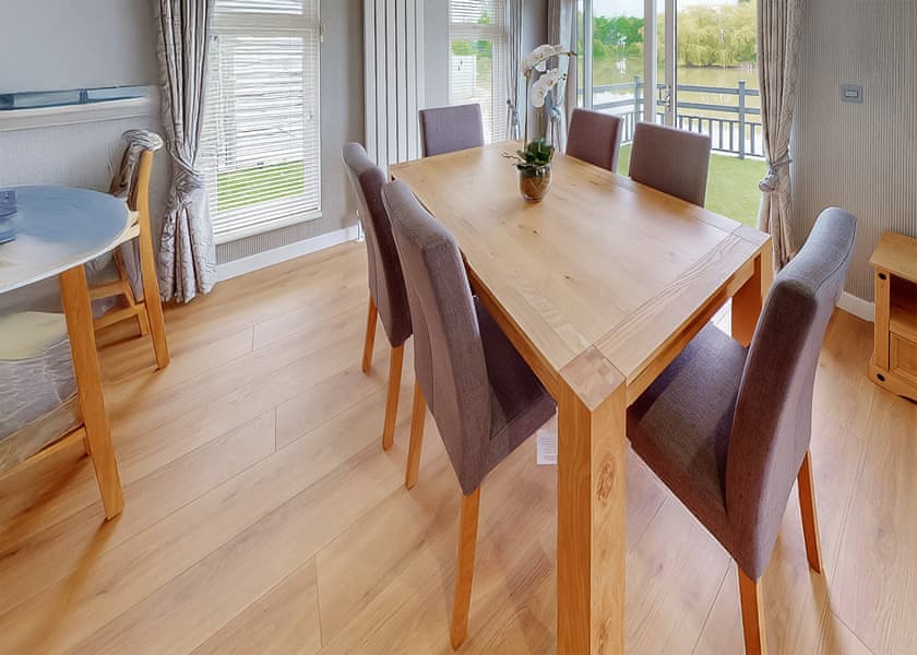 Woodpecker Deluxe Lodge - Willow Lakes Lodges, Ashby cum Fenby