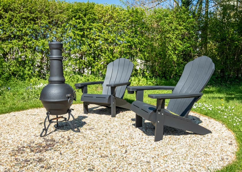 Shepherd Hut 1 - Wilksworth Caravan Park, Wimborne