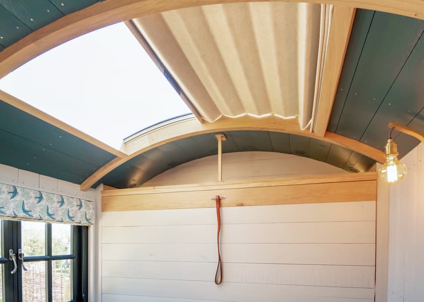 Shepherd Hut 1 - Wilksworth Caravan Park, Wimborne