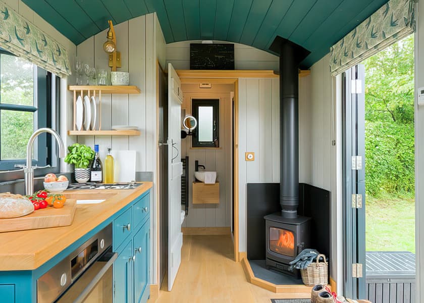 Shepherd Hut 2 - Wilksworth Caravan Park, Wimborne