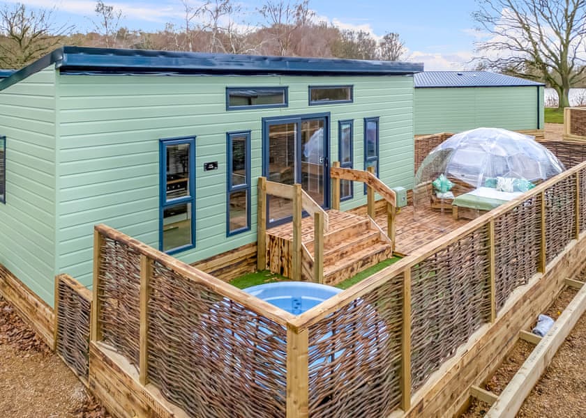 Woodlakes Lux Oasis 15 Spa in King’s Lynn Hoseasons