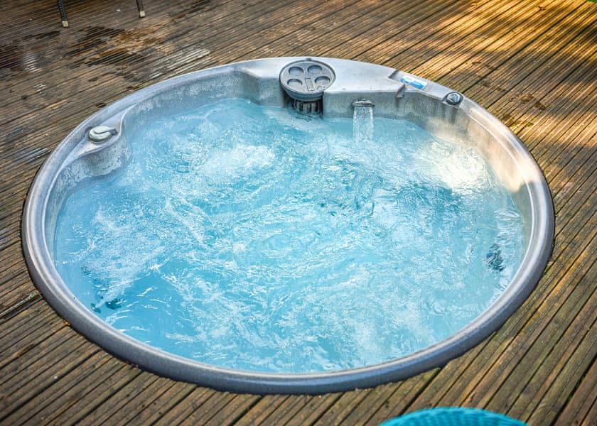 Log Cabin with Hot TubPet Friendly - Whitemead Forest Park, Forest of Dean