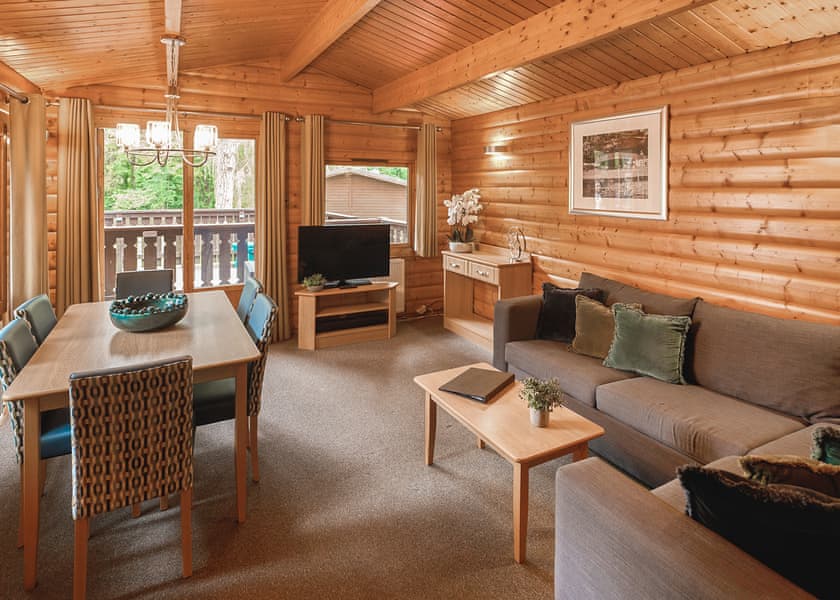 Log Cabin with Hot TubPet Friendly - Whitemead Forest Park, Forest of Dean