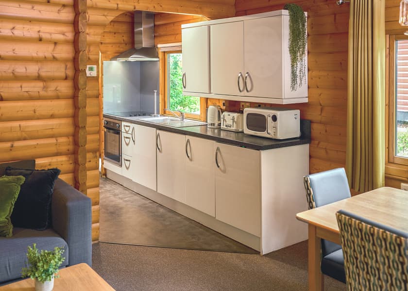 Log Cabin with Hot TubPet Friendly - Whitemead Forest Park, Forest of Dean