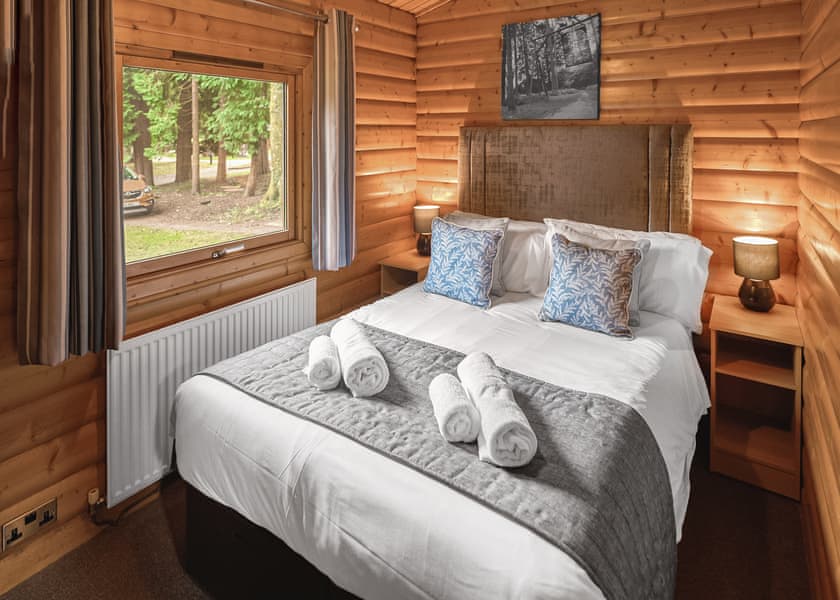 Log Cabin with Hot TubPet Friendly - Whitemead Forest Park, Forest of Dean