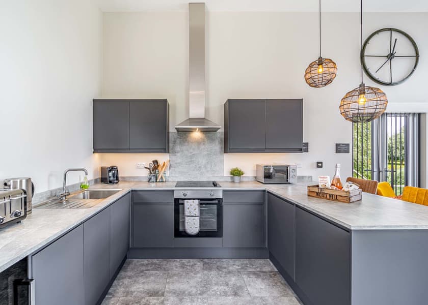 Honeybee Lakeside Lodge - Woad Mill Lakeside Lodges, Boston