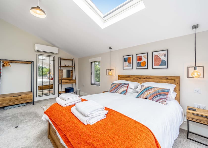 Honeybee Lakeside Lodge - Woad Mill Lakeside Lodges, Boston