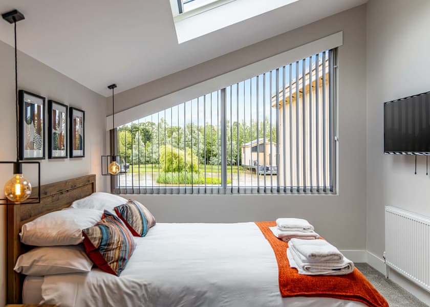 Dragonfly Lakeside Lodge - Woad Mill Lakeside Lodges, Boston