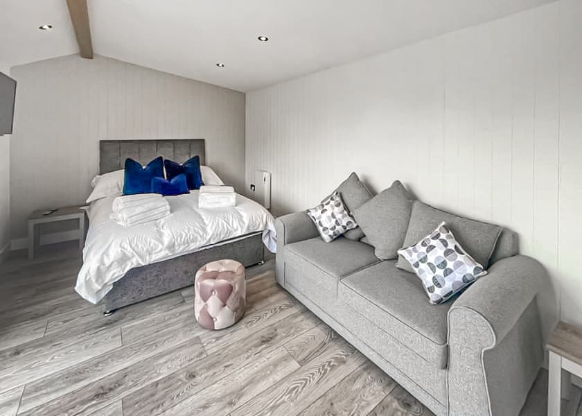 The Hideaway VIP - Watermill Leisure Park, Moortown