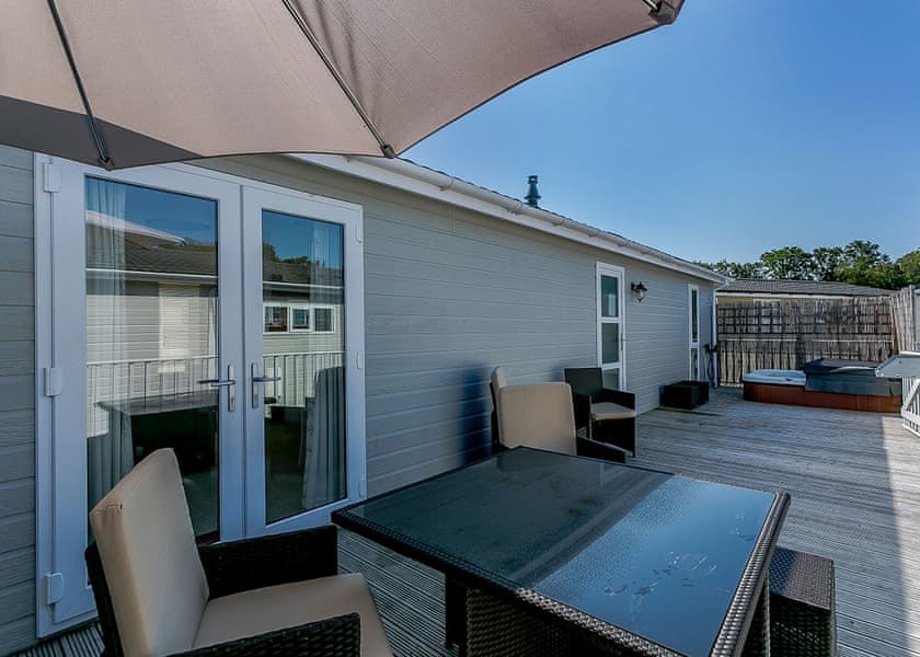 Typical Deluxe Spa Four | Deluxe Spa Pet - Juniper Country Park, Westfield