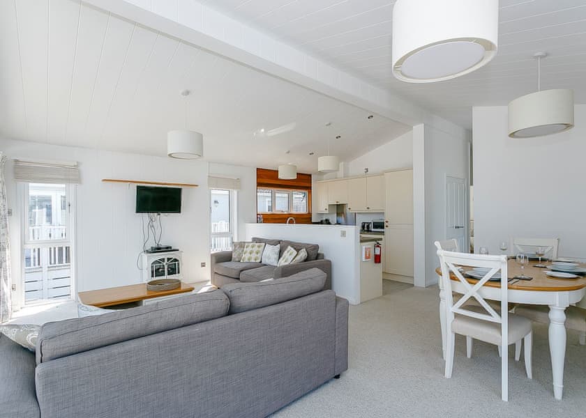 Typical Deluxe Spa Four | Deluxe Spa Pet - Juniper Country Park, Westfield