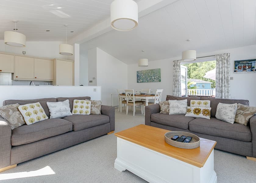 Typical Deluxe Spa Four | Deluxe Spa Pet - Juniper Country Park, Westfield