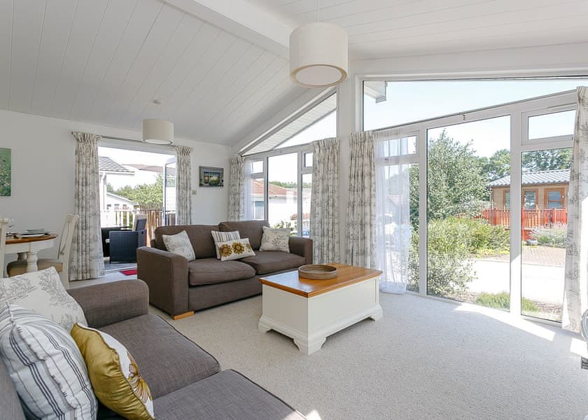 Typical Deluxe Spa Four | Deluxe Spa Pet - Juniper Country Park, Westfield