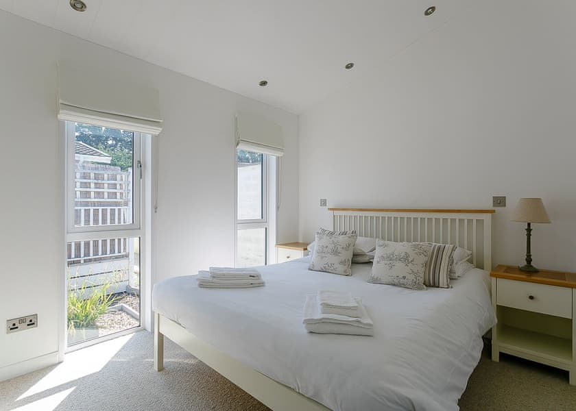 Typical Deluxe Spa Four | Deluxe Spa Pet - Juniper Country Park, Westfield