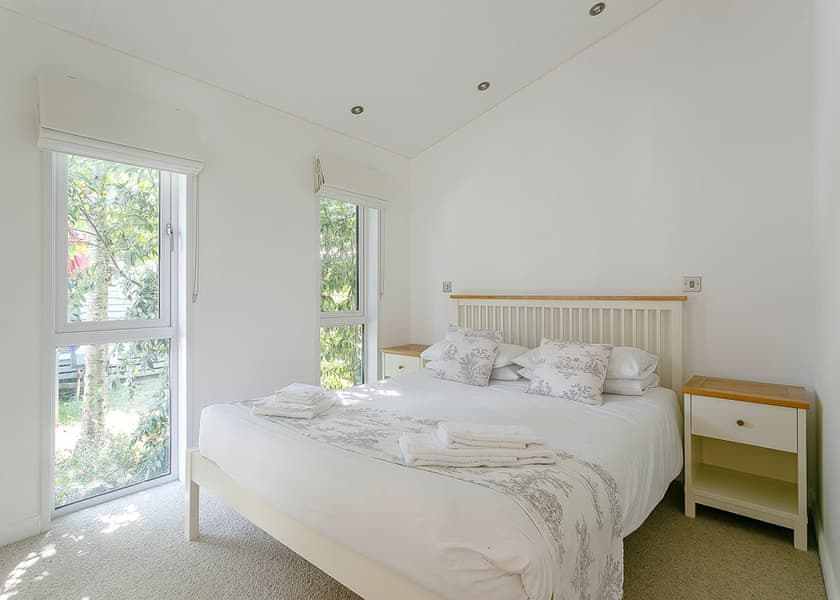 Typical Deluxe Spa Four | Deluxe Spa Pet - Juniper Country Park, Westfield