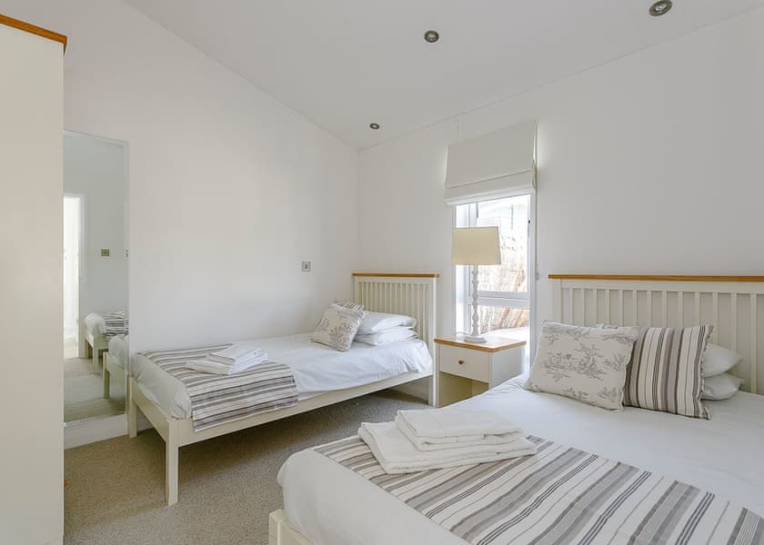 Typical Deluxe Spa Four | Deluxe Spa Pet - Juniper Country Park, Westfield