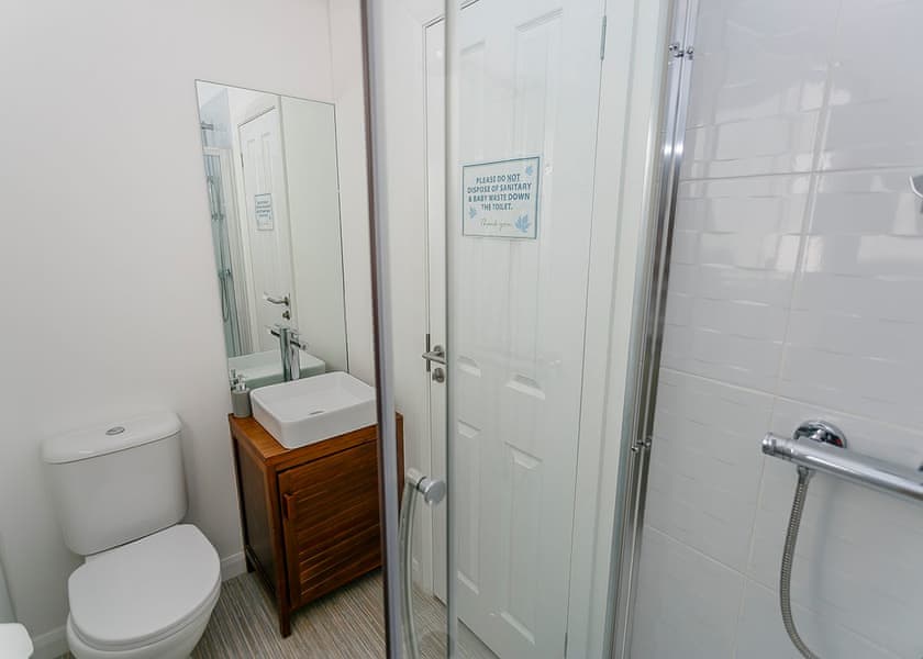 Typical Deluxe Spa Four | Deluxe Spa Pet - Juniper Country Park, Westfield