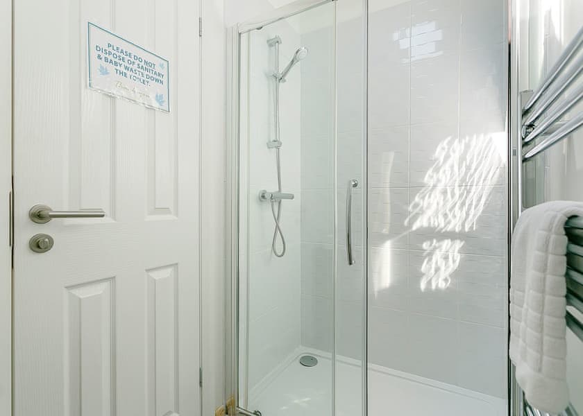 Typical Deluxe Spa Four | Deluxe Spa Pet - Juniper Country Park, Westfield