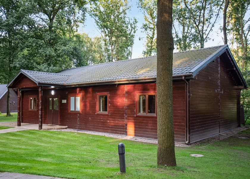 Woodland Oak Lodge - Woodland Park Lodges, Ellesmere