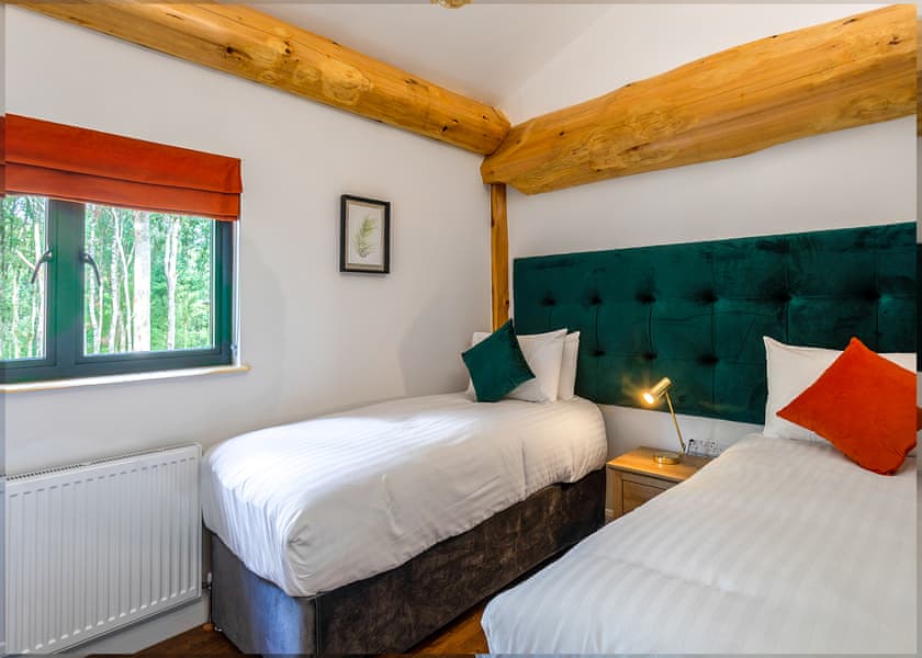 Bluebell Treehouse - Woodland Park Lodges, Ellesmere