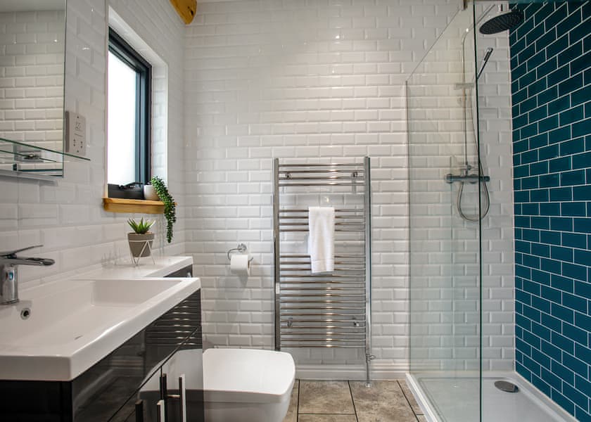 Bluebell Treehouse - Woodland Park Lodges, Ellesmere