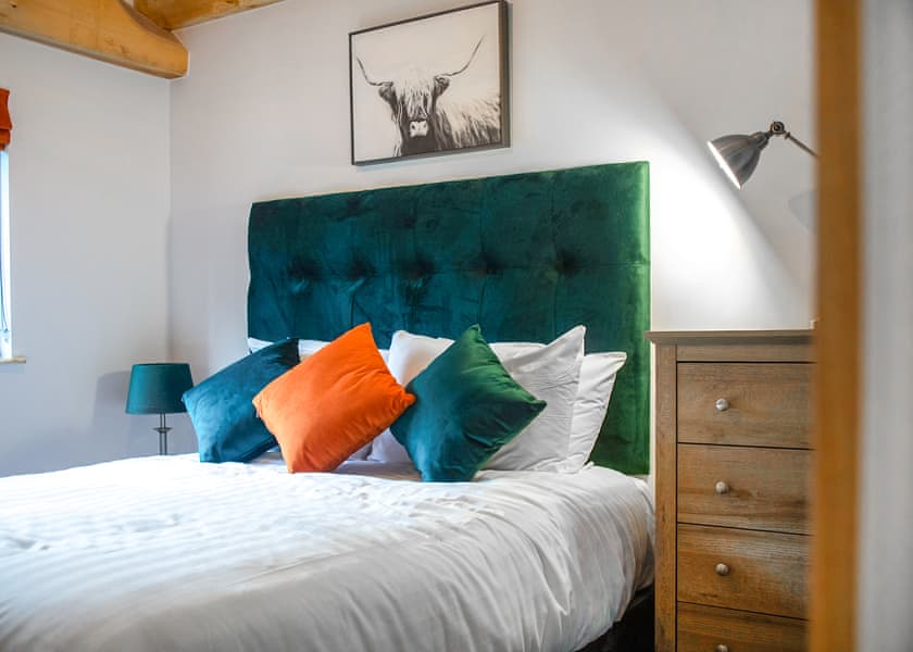 Primrose Treehouse - Woodland Park Lodges, Ellesmere