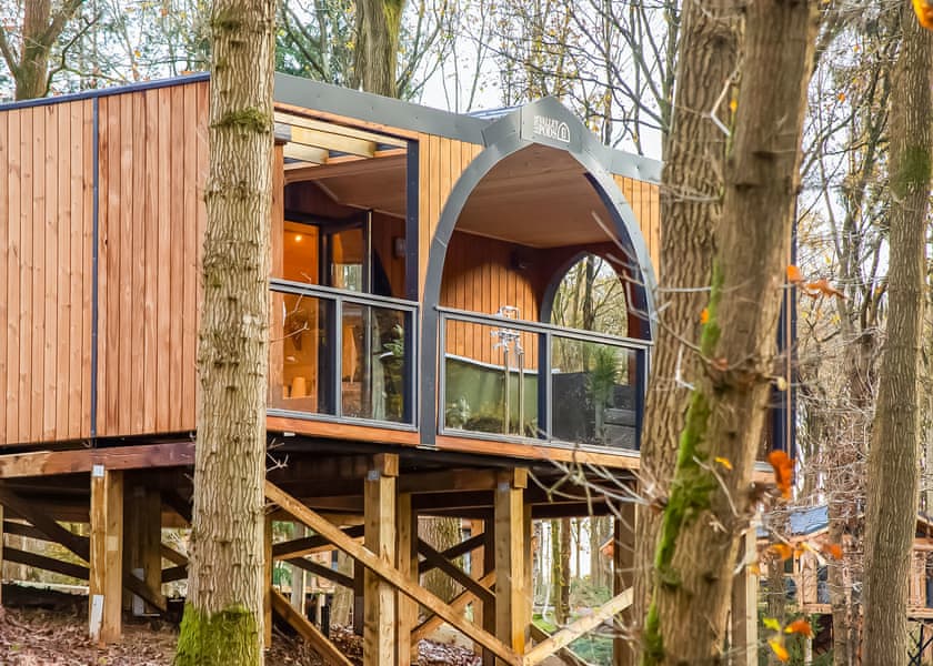 Foxglove Treehouse - Woodland Park Lodges, Ellesmere