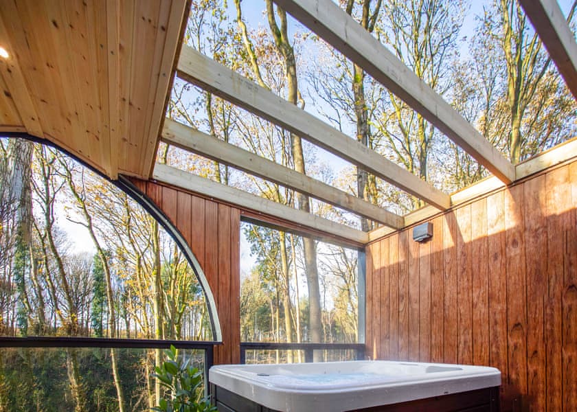 Meadowsweet Treehouse - Woodland Park Lodges, Ellesmere