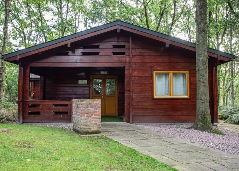 Woodland Cedar Lodge - Woodland Park Lodges, Ellesmere
