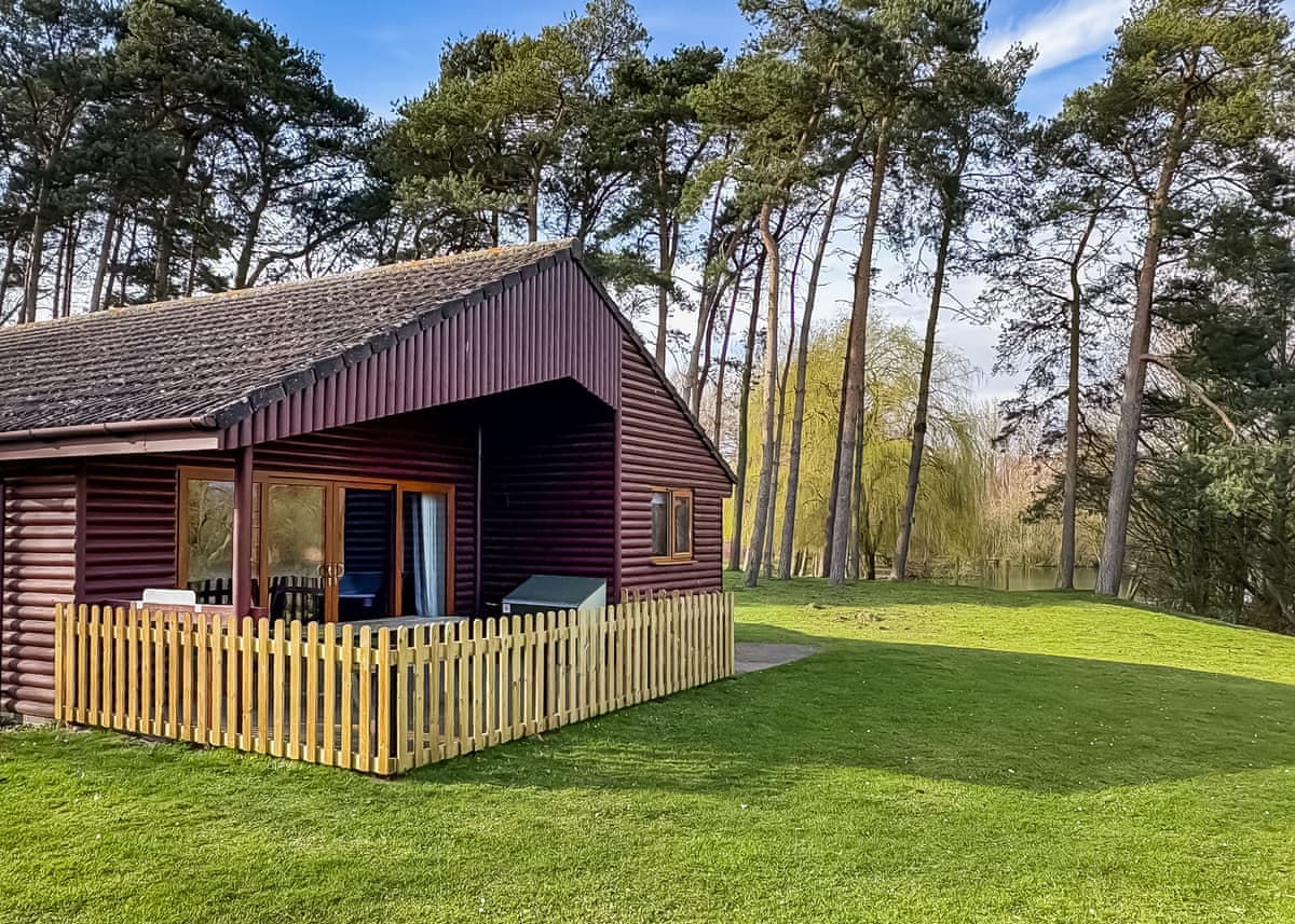 Woodland Waters - Holiday lodge in Central England - Image 1