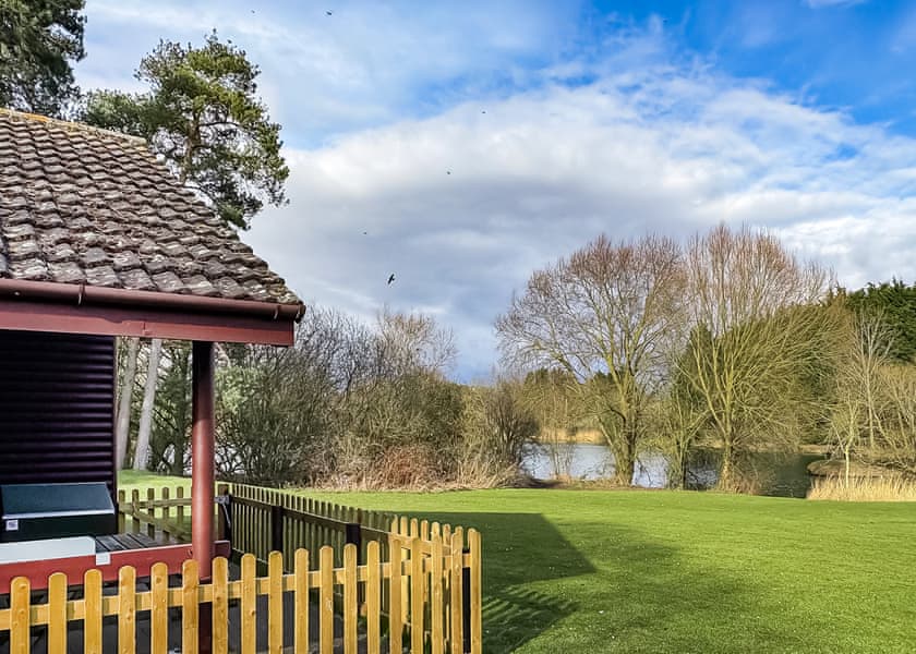 Classic Lakeview Lodge 6 - Woodland Waters, Ancaster