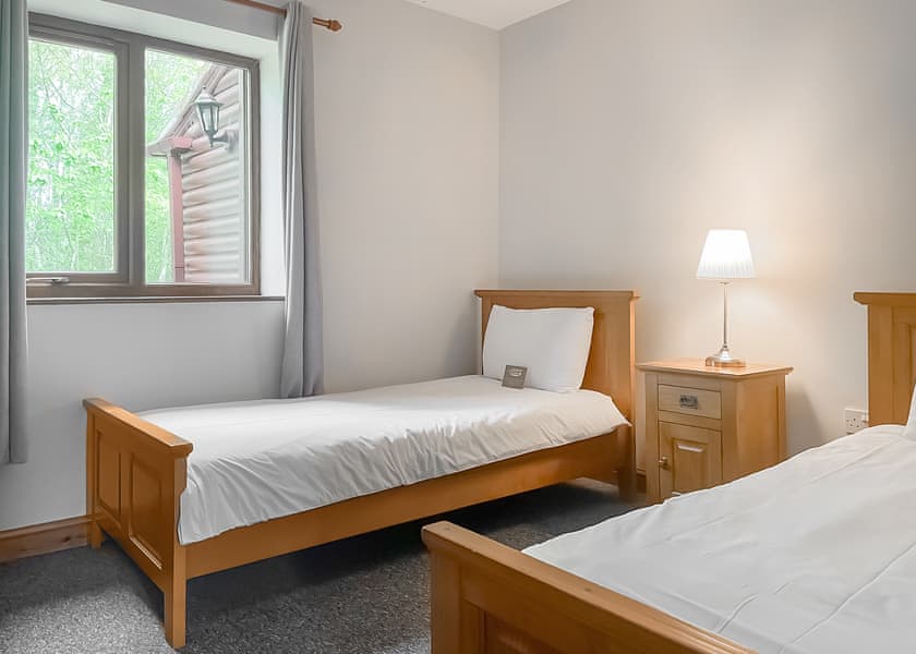 Classic Lakeview Lodge 6 - Woodland Waters, Ancaster