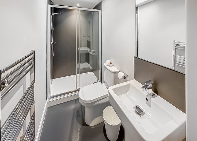 Contemporary Lakeview Lodge 6 - Woodland Waters, Ancaster