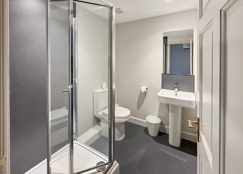 Contemporary Lakeview Lodge 6 - Woodland Waters, Ancaster