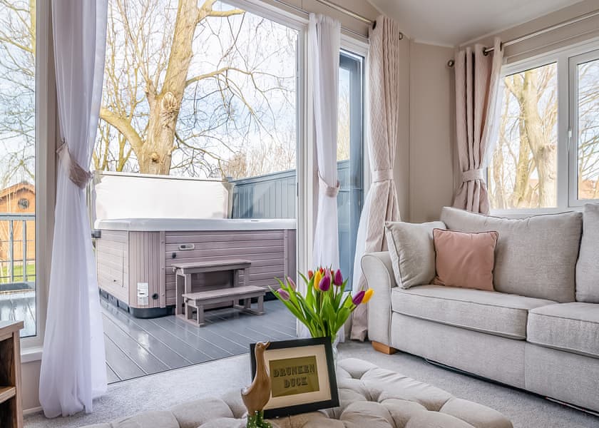 Drunken Duck (Pet) - Willow Pastures Country Park, Skirlaugh, Nr Hull