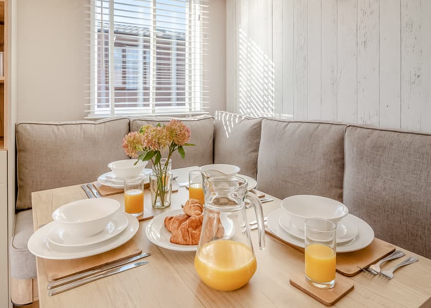 Flat Cap Cabin - Willow Pastures Country Park, Skirlaugh, Nr Hull