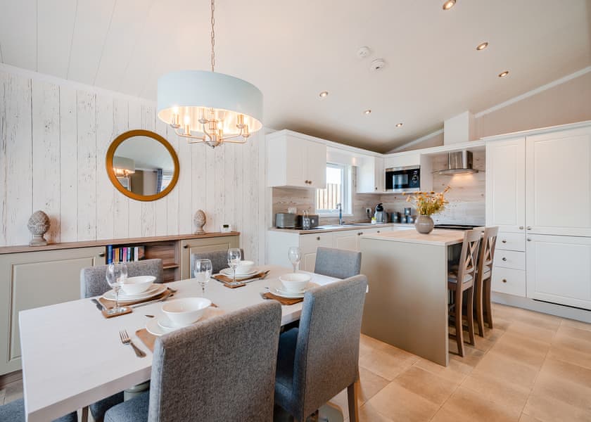 Gunner Lodge (Pet) - Willow Pastures Country Park, Skirlaugh, Nr Hull