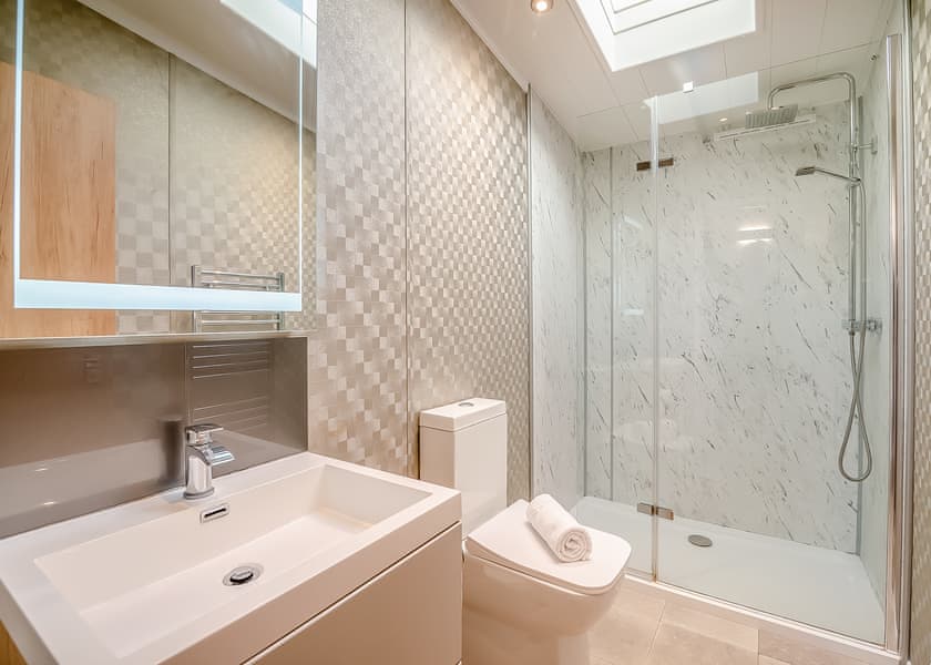 Gunner Lodge (Pet) - Willow Pastures Country Park, Skirlaugh, Nr Hull